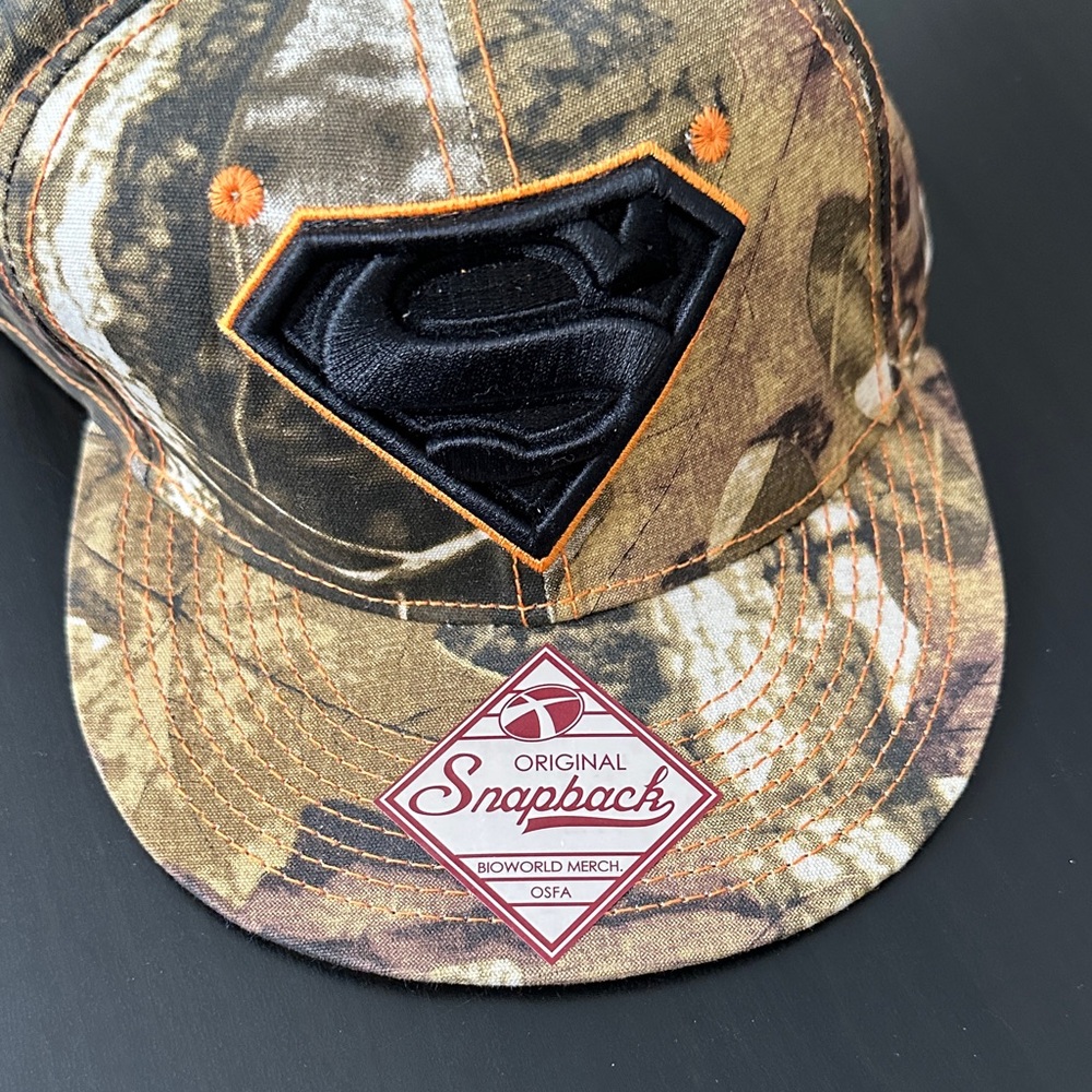DC Comics Superman Logo SnapBack Camo Hat - Picture 3 of 6